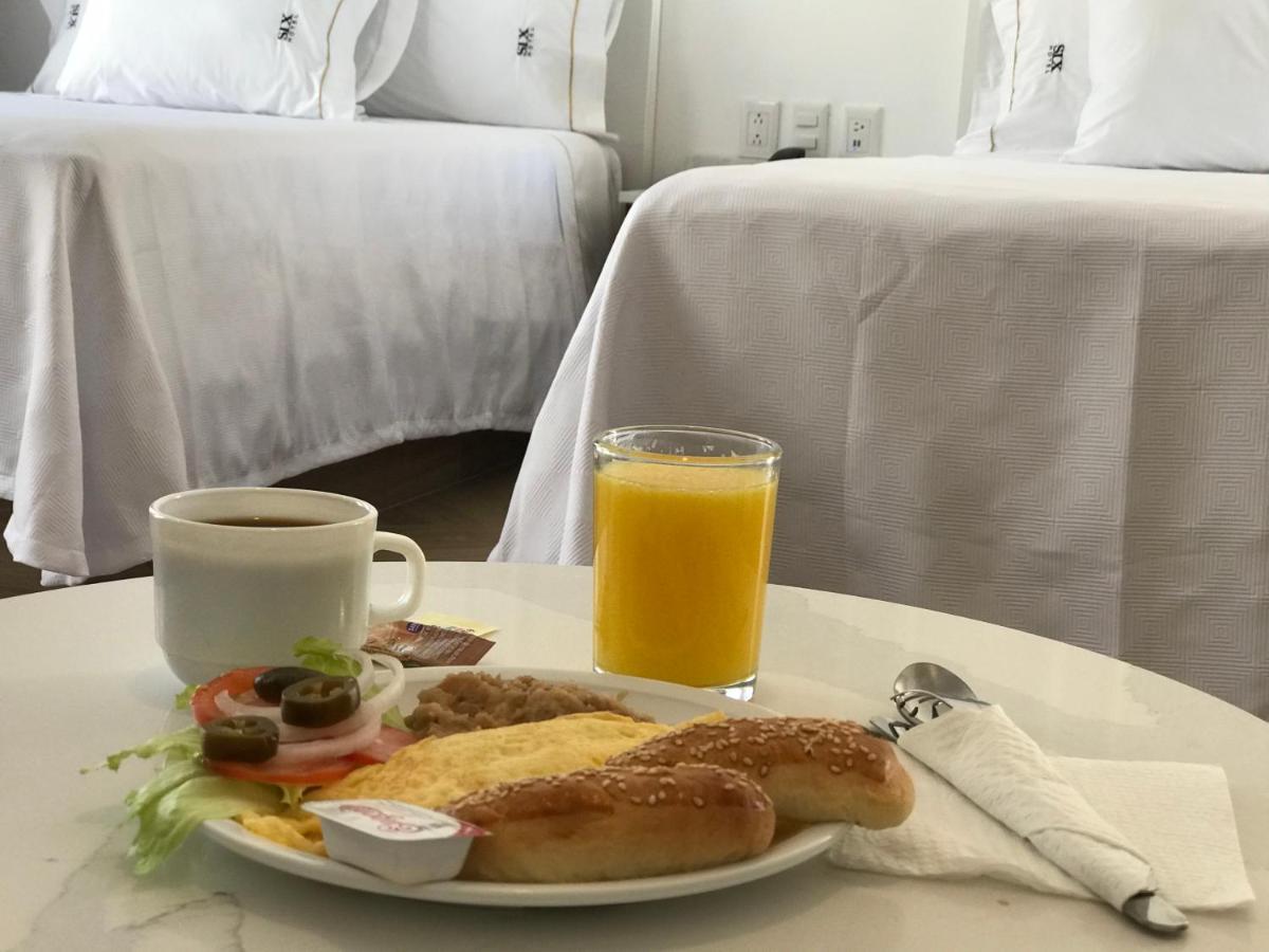 Six Hotel Guadalajara Degollado Екстер'єр фото